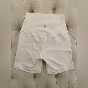 Lululemon White Align Bike Shorts 6’’ sz 2